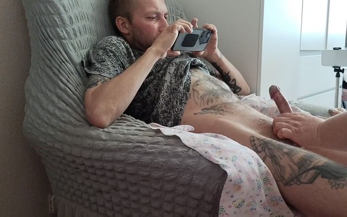 Zona901: Un amico mi masturba e il mio cazzo succhia