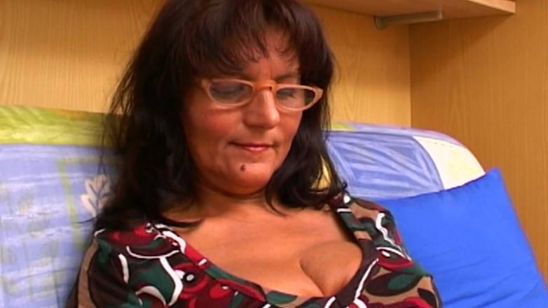 My porn family: Macocha mojego przyjaciela ssie kutasa jak królowa