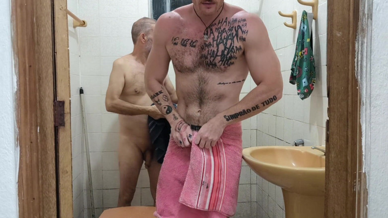 carmonaoficial: Bath the Way Only the Carmonas Do
