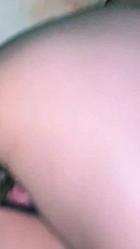Pasangan sebenar melekat dildo sehingga mereka kencing dengan nafsu
