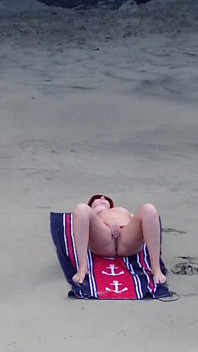 Sensuale dea della spiaggia nuda catturata dal drone - migliore bellezza aerea