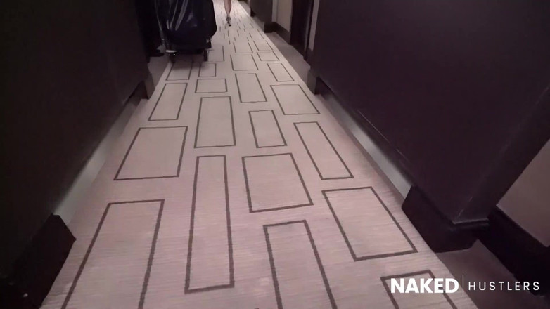 Naked Hustlers: Amy Quinn sempre uma hora divertida no set | Bts Naked...