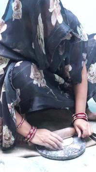 Bhabhi Ne Kana Banate Uhe Gand Dikai Dewar Ko