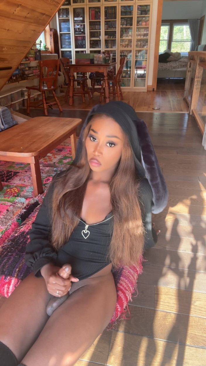 Vanniall: Velký čůrák Trans Bunnygirl to udělá