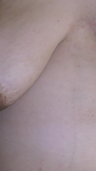 9개월 휴가 후 보지와 젖탱이를 보여주는 임신한 마누라 - 밀키 마리