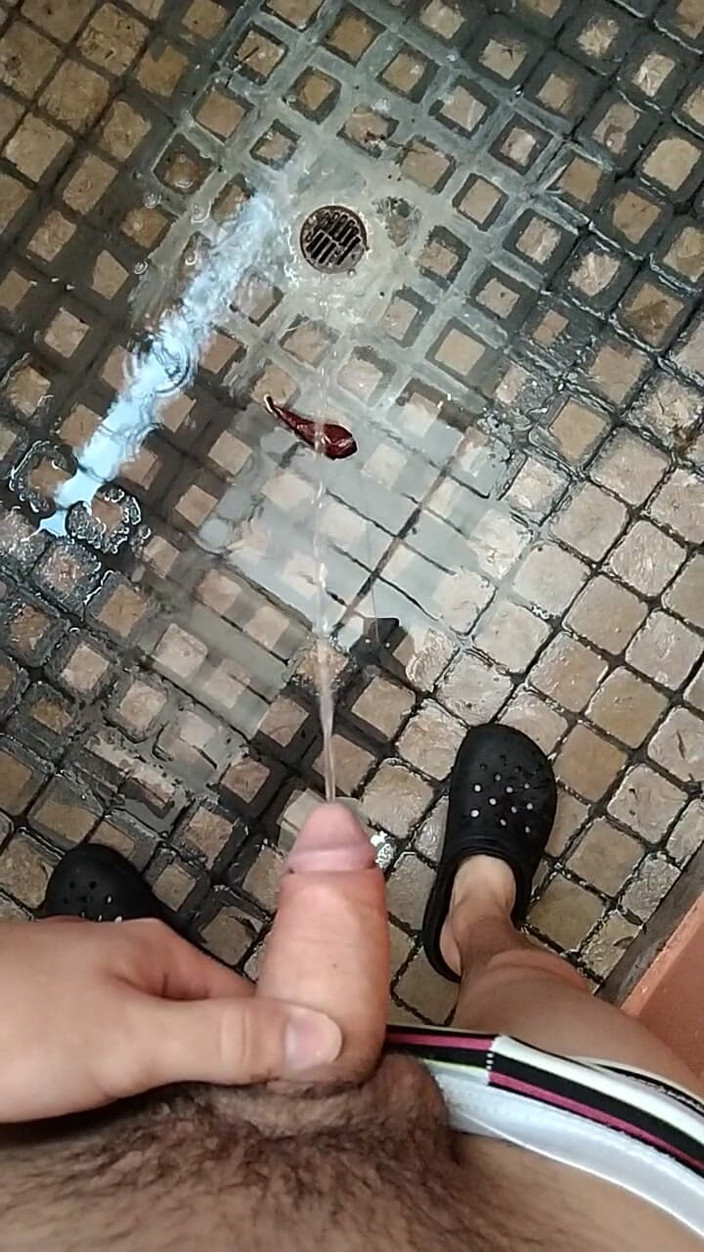 charlessteel: Kencing di luar rumah di halaman rumah saya