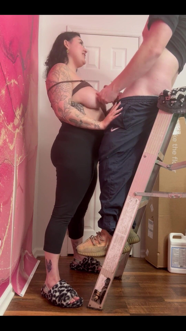 Josie Jaxxon: Blowjob auf der treppe