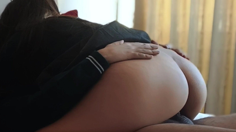 Astrid Cute: Elle saute des cours pour baiser le copain de sa...