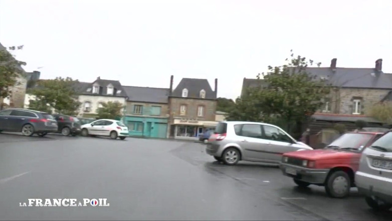 Rue Chaude: Ekshibicjonistyczna milf dostaje podwójną penetrację przez nieznajomych
