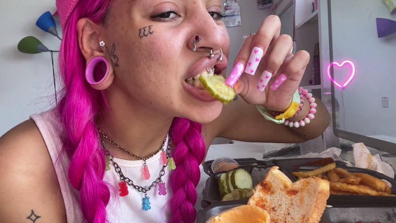 Nali Marie: Pikantní jídlo Mukbang Vlog Extra Sexy Mozzarella Sticks