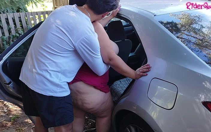 Mommy's fantasies: Touches culo - mujer madura gorda es follada en el auto...