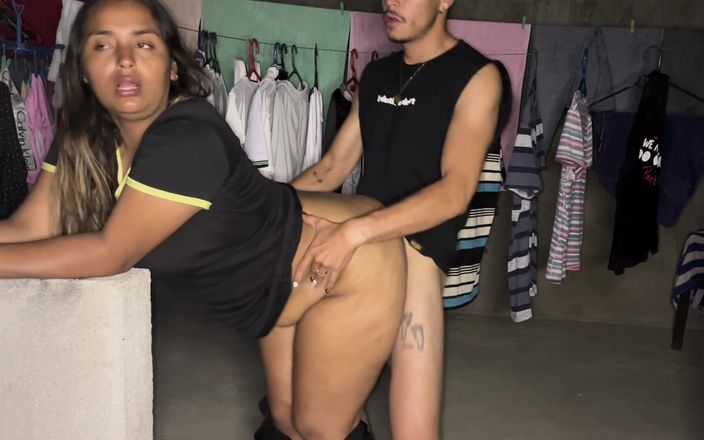 Miaandaxel: V růži s mojí sousedkou, je nám sexy, dokud jí...