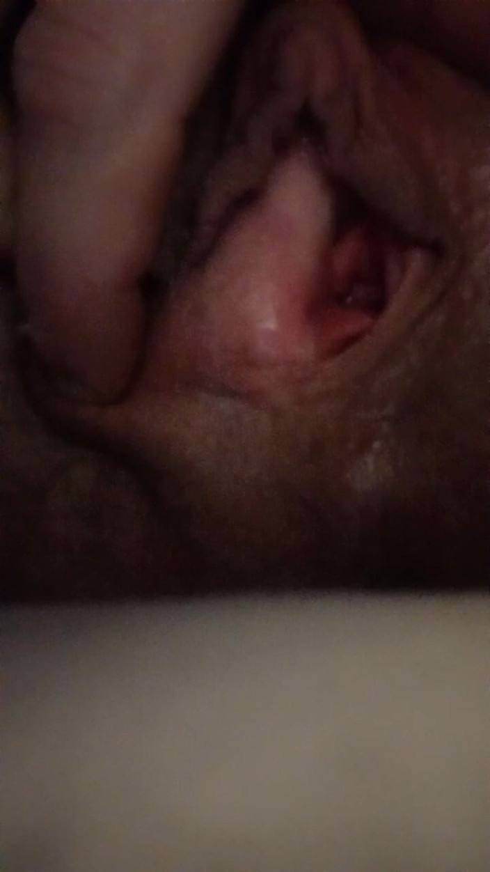 BonusholeToy: Ftm chatte auto-fessée