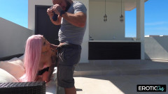 MILFFreaksX: Elle veut faire carrière et y met beaucoup d’efforts