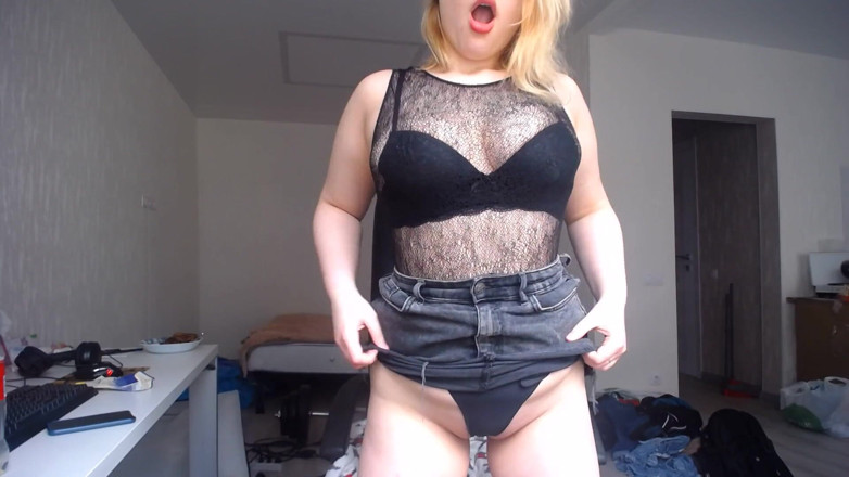 JuiceLussie: Teen ragazza dice porcate e mostra le sue enormi tette!...