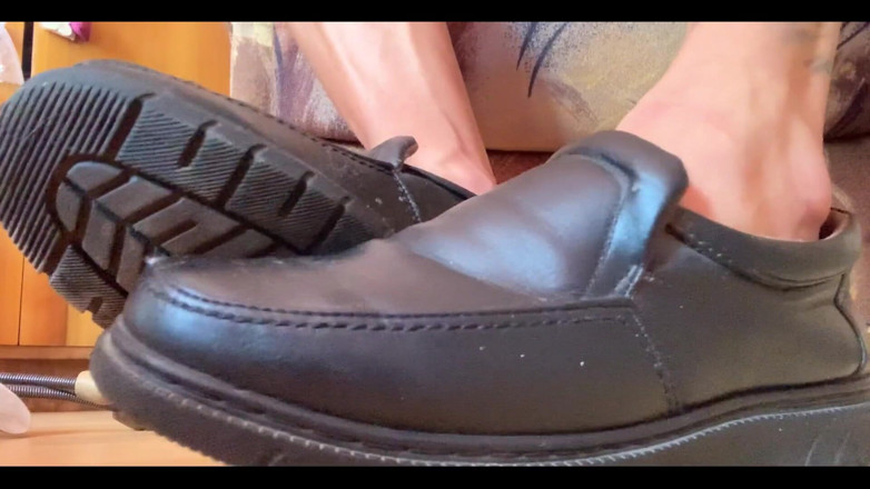 Jasons feet: Elbise ayakkabılı terli ayakları seviyorsan çorap yok.