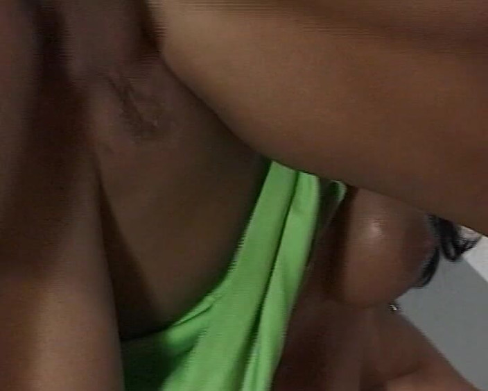 BB Video - Old School: Немецкая тинка с большими натуральными сиськами и брюнеткой в любительском видео