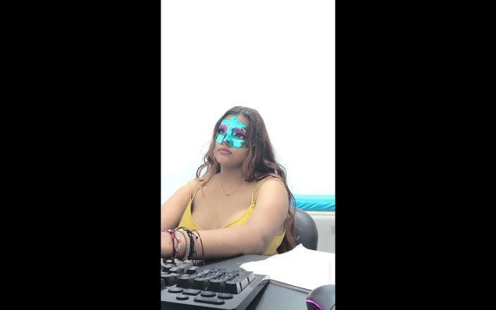 NEGRITA SEXY: Sınıf arkadaşımın videolarını çektim. Tanıdığım en seksi büyük memeli kız.