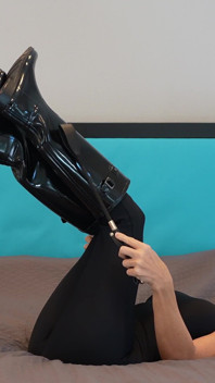 Buat sepatu bot nakalku dicrot sperma hangat ke pantatku - si pelacur jalang e05 - stella si tante seksi