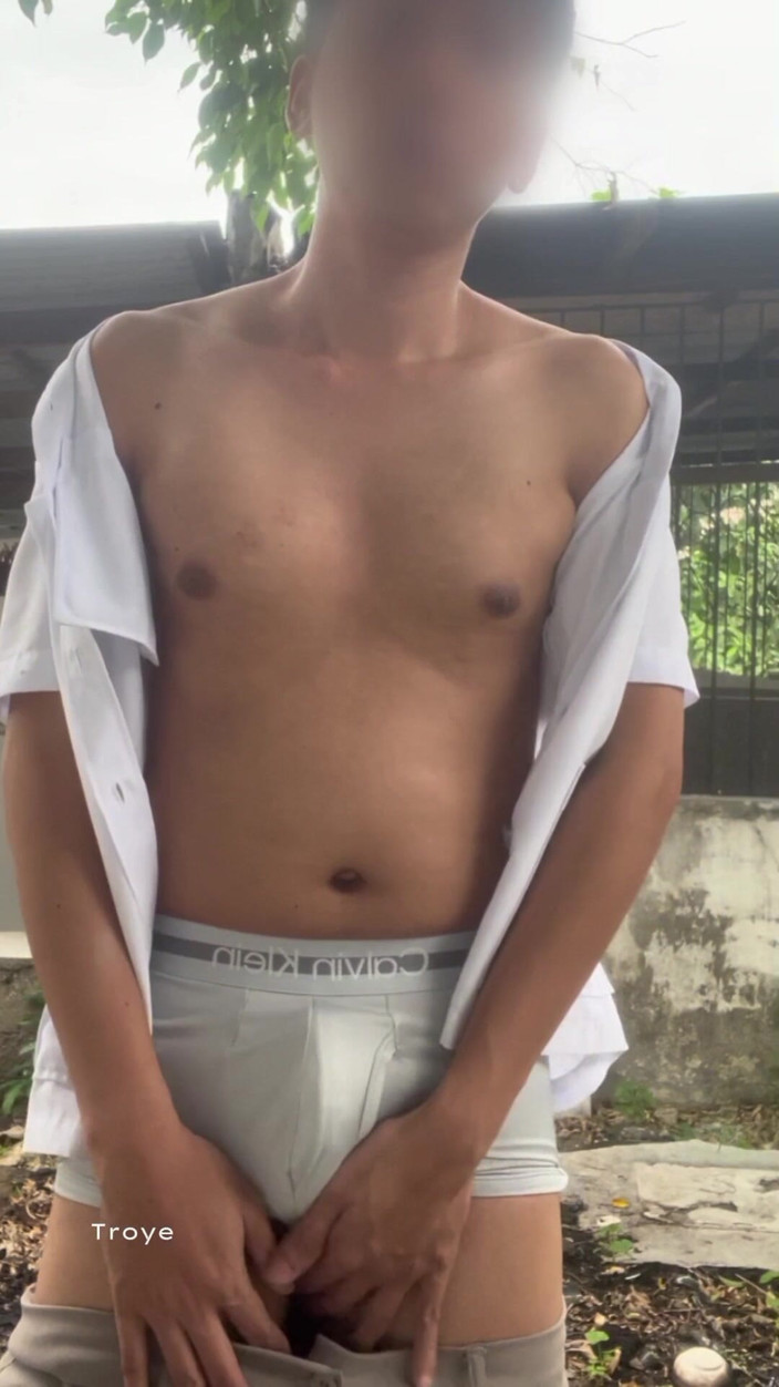 Troye_AsianPinoy: Elevă de liceu ejaculare groasă