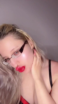 Grandes labios rojos en tu polla