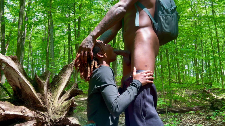 Vegancooooch: Una passeggiata nella natura e sborrata in faccia nei boschi