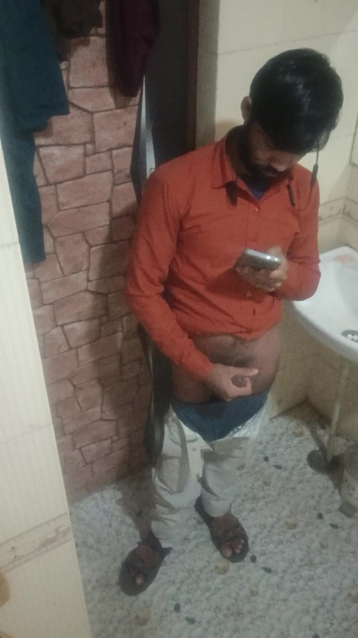 Brijesh 270: Ich habe das Video selbst gedreht, allein im Badezimmer.