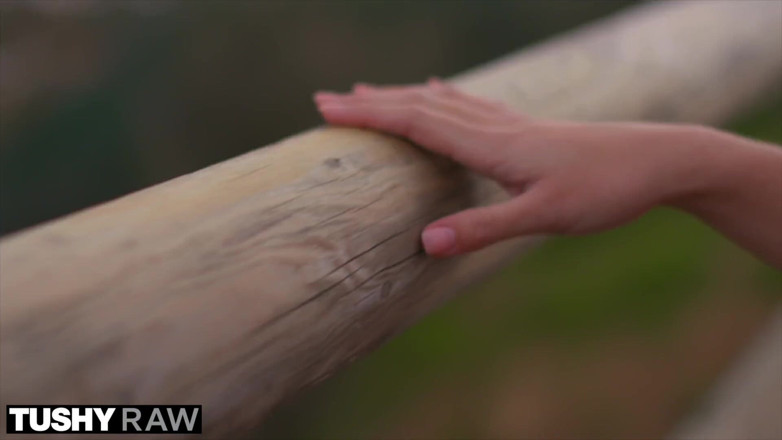 Tushyraw: TUSHYRAW - Avi Love memakai palam pantat sepanjang hari untuk dinganga...