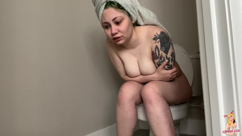 Lenna Lux: Pesta Kentut Selepas Mandi