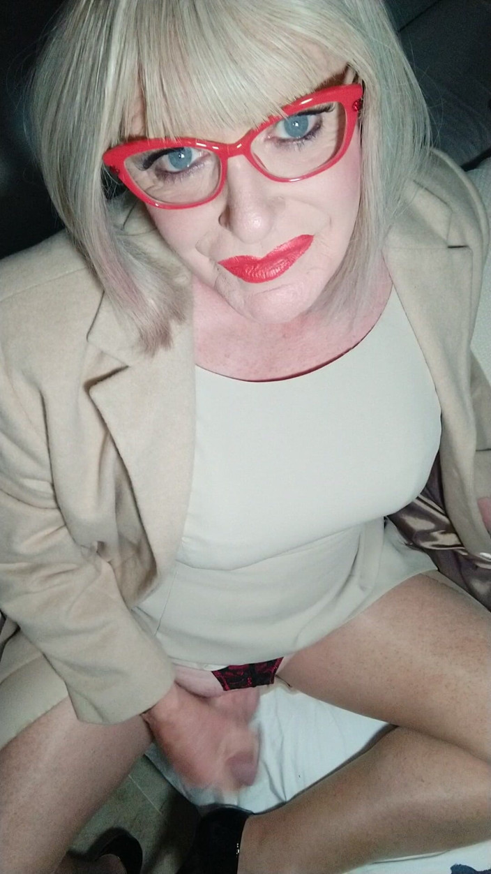 Emma Browne: Mica secretară