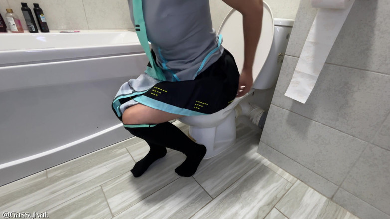 GassyKat: The Daily Toilet S2 Episódio 20: Hastune Miku