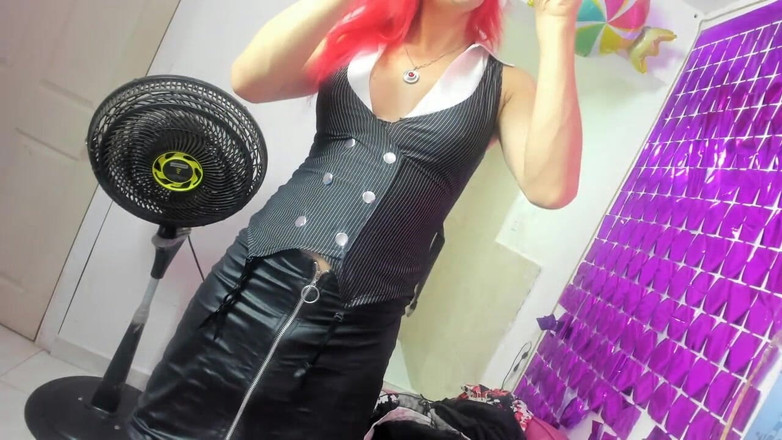 Ariana Unicorn: 秘书暨