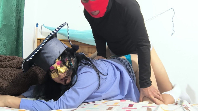 NEGRITA SEXY: Rechtstreekse A's beloning: geüniformeerde studente zuigt en neukt haar professor...