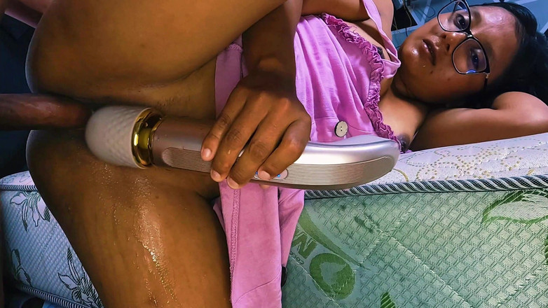 DaniBi: Komm schon, Papi bestraft meine vagina