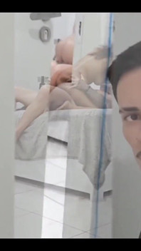 Siamo stati beccati in flagrante dall'amico di mio marito!