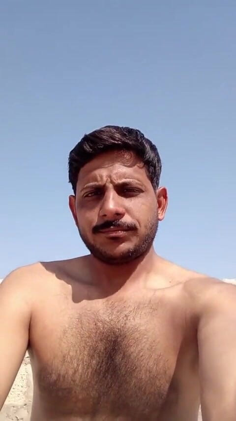 FuffguLouth: Un bărbat frumos care își masturbează corpul în Sunshine