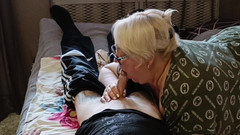 Zona901: 継母が最後の一滴まで飲み込む