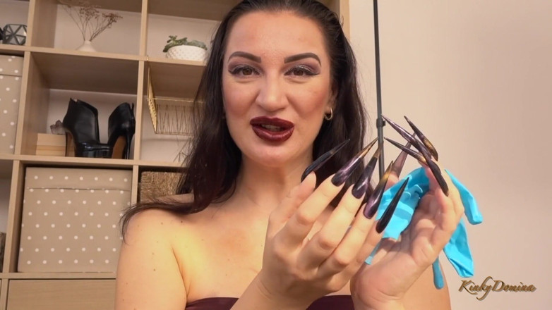 KinkyDomina: Kinkydomina Christine zakłada rękawiczki lateksowe z paznokciami xxl