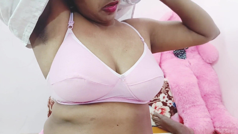 Telugu honey lips: インドのテルグ語の美しいバービのクソ夫