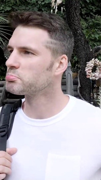 Drobná teenagerka Jazmin Luv má posedlost pérem