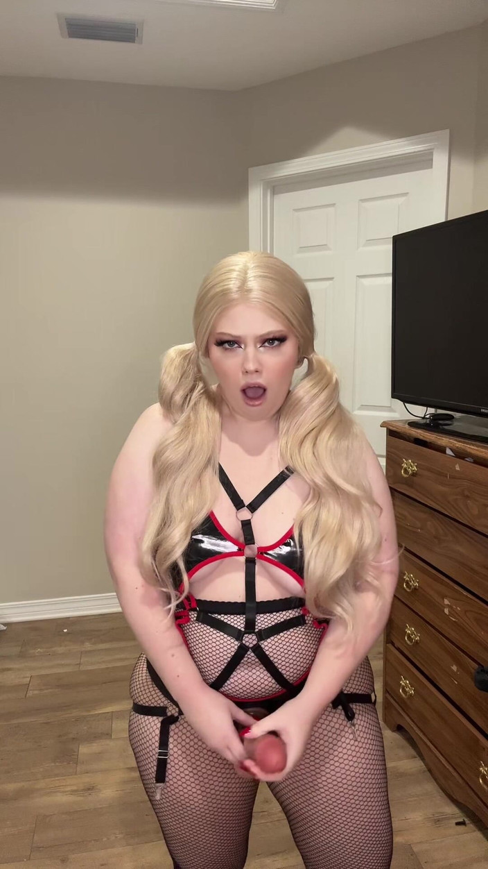 Femdomme: Femdom trêu chọc bạn bằng dây đeo của cô ấy