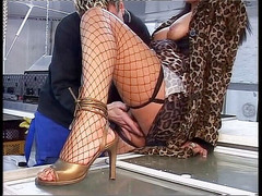 Fetish Desire: Sexy MILFka oblečená pouze síťka pro své šukací ptáky