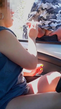 Le Doy Una Mamada a Un Extraño En El Estacionamiento Del Parque