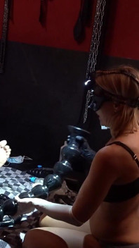 Adelina Noir Y Fistdude - Juego Anal Extremo Con Juguetes Mosnter