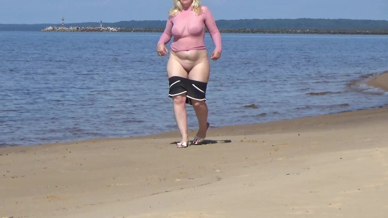 RedRoseRus: Ondeugende Teef Op Het Strand