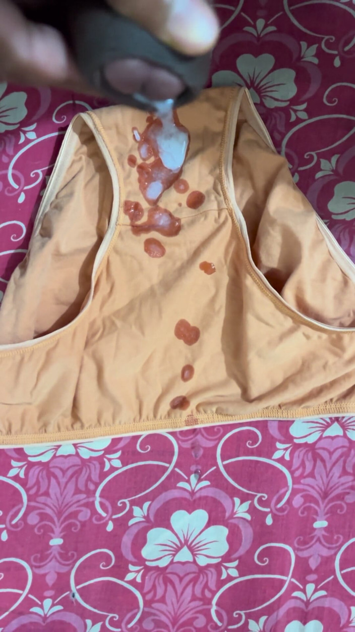 Cumlover35804: Dobul cum !! Minha meia-irmã goza de calcinha