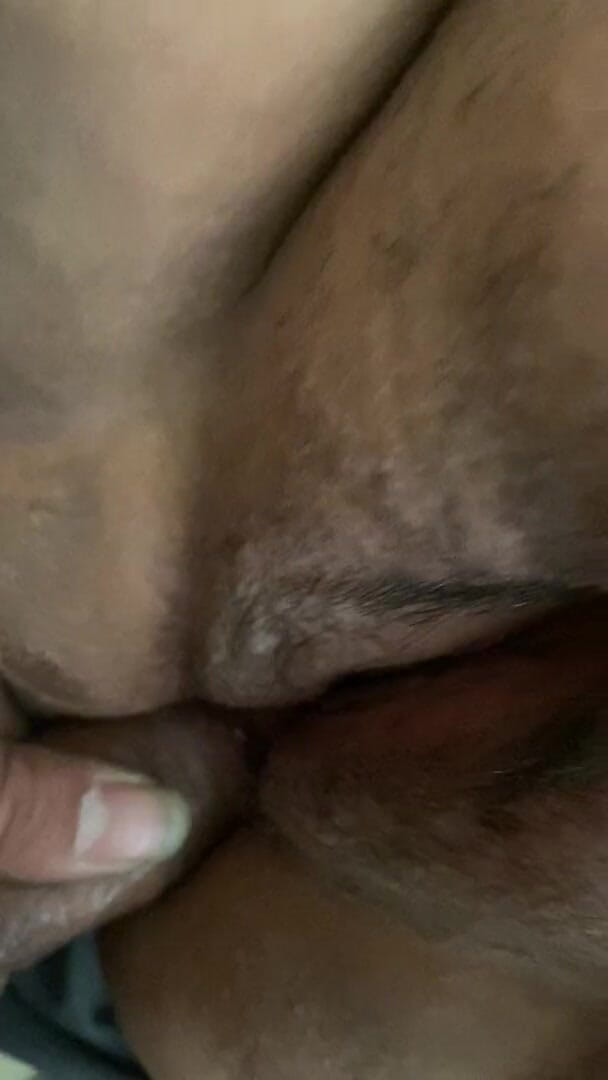 B0mbTac0: 胖美女素人人妻在使用玩具时做爱