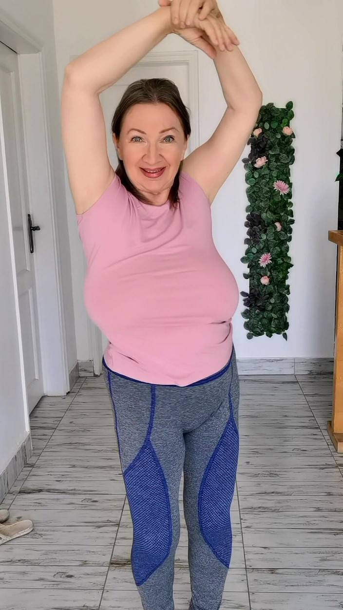 MariaOld: Obrovská přírodní zralá prsa a sexy striptýz