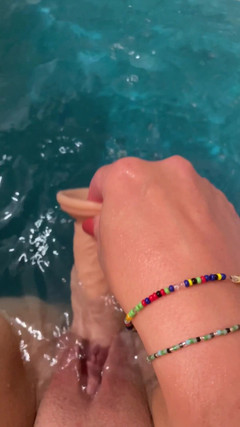 Chachajolie: 在我的浴缸里。Chacha jolie