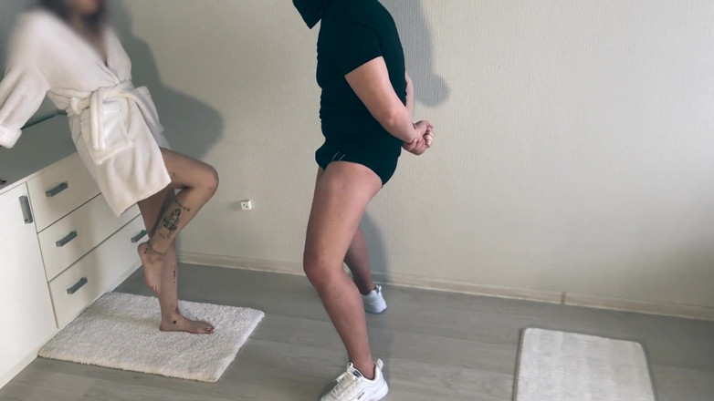 Amateur_fetish: ティーンballbusting 1 |角度 2